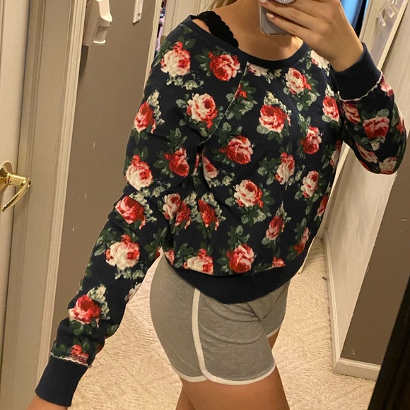 Abercrombie Crew Neck - Picture 3 of 4